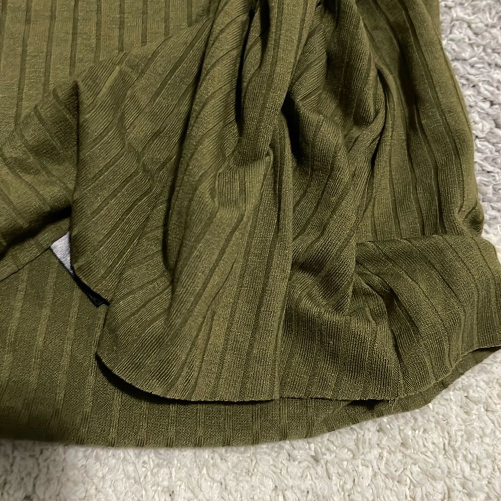 ASOS - 20. V Cut Ribbed Top - Picture 9 of 9